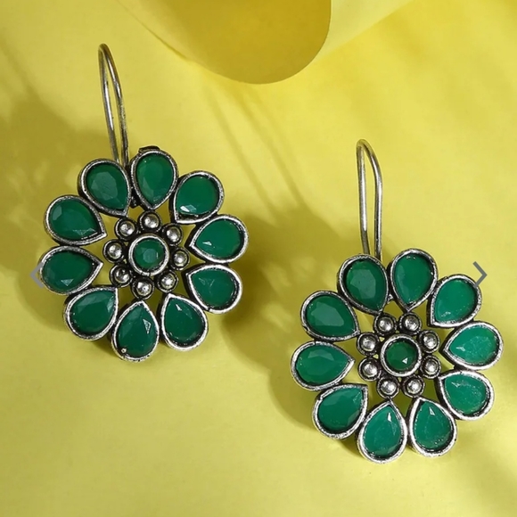 EARRINGS - Picture 2 of 3